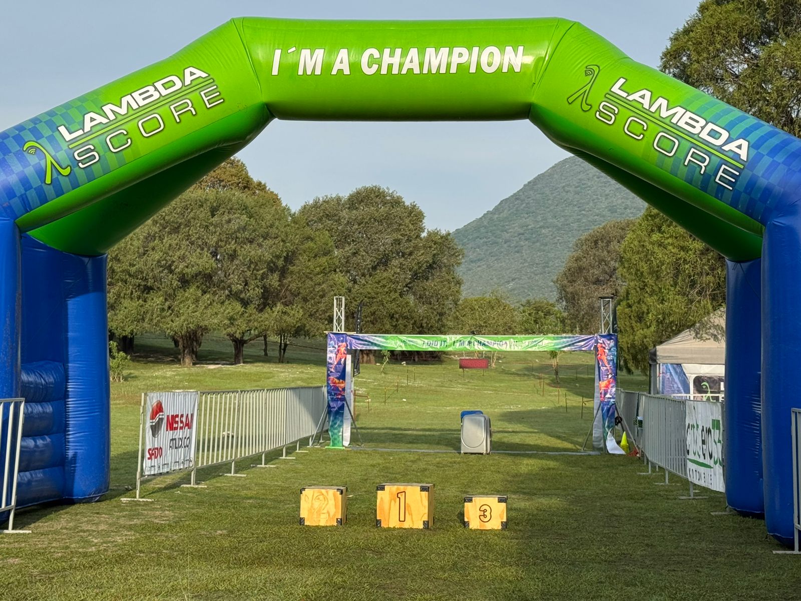 RENTA DE ARCO META NFLABLE PARA CARRERA